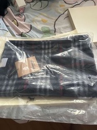 Burberry 格紋羊絨圍巾
