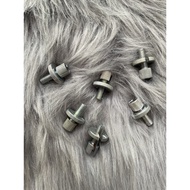 Clutch shackle adjustment screw