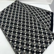 Chanel 格紋羊絨圍巾