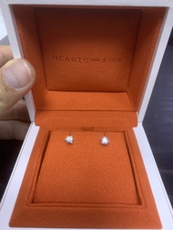 周大福Hearts On Fire 鑽石耳釘