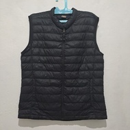Outdoor Eider Vest with worm model