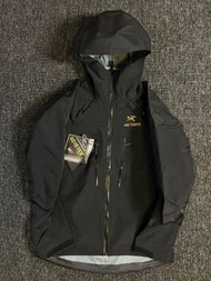 Arcteryx  Alpha SV GTX 向導級硬殼沖鋒衣黑金配色 男女同款    size：S M L XL XXL