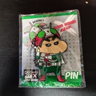 蠟筆小新 x 幪面超人V3 假面騎士 襟章 徽章 週邊配飾  AA04721