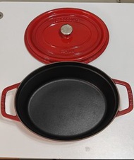 LA Cocotte Staub 27cm 紅色橢圓形琺瑯鑄鐵鍋 le creuset 港女煲（有瑕疵 介意者勿拍）