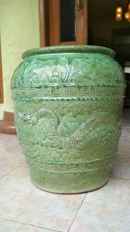 guci antik cina Naga Timbul