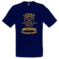 เสื้อยืดอินเทรนด์ผู้ชายอินเทรนด์ผู้หญิงเสื้อยืด พิมพ์ลาย Leeds United Championship Champions สีกรมท่