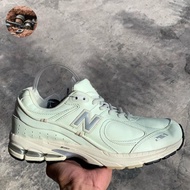 nb2002r size43 second shoes