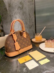 Lv Alma貝殼包