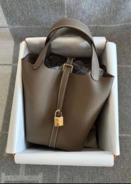 現貨 台灣購證 2024 最新款 W 刻  HERMES p18 大象灰 金釦   愛馬仕 Picotin 18 菜籃子 全新全配