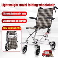 TMALLรถเข็นคนพิการพับผู้สูงอายุแบบพกพาน้ำหนักเบาอลูมิเนียมอัลลอยด์มือผลักดันรถเข็นคนพิการขึ้นเครื่องบินเด็กท่องเที่ยวรถเข็น🔥ขายดี🔥รถเข็นอลูมิเนียม ขนาดเล็ก น้ำหนักเบา พับได้ พร้อมกระเป๋าใส่เดินทาง ( พร้อมส่ง)รถเข็นวีลแชร์ Wheelchair รถเข็นนั่งพยาบาล