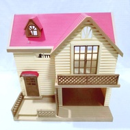 Preloved Sylvanian Families Lakeside Lodge / Larchwood Lodge with fences