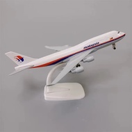 20cm B747 Malaysia Airlines Model Boeing 747 Die-casting Alloy Metal Airplane Toys & Landing Gear Ho