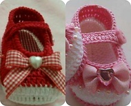 Crochet shoes with bow