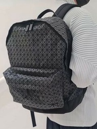 🔥清庫存｜超低價走貨 | Clear Stock | Super Low Price Sale | 潮酷百搭輕便耐裝 三宅一生BAO BAO ISSEY MIYAKE 經典幾何菱格霧面黑雙肩後背包|