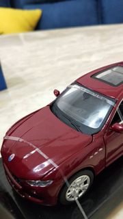 全新 ~ 紅色瑪莎拉蒂休旅車款式合金模型車 ( 1 : 32 ) / 模型車 / 收藏家 / 數量不多欲購從速