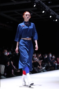 【信封】環保牛仔露臍裝 配經典紅白藍花鈕 | 國潮港風新中式