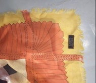 Burberry 格紋圍巾