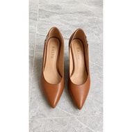 Beautiful 5 inch high heels size 38.5