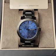 戰馬手錶 BURBERRY手錶 BU9365黑色藍面鋼帶錶 大直徑手錶男 三眼計時手錶 日曆防水手錶 男生手錶 商務休閒腕錶 巴寶莉手錶