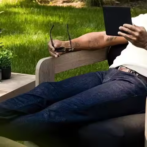 Kobo Sage | eReader | Adjustable Brightness and Color Temperature | Carta E Ink Technology