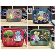WB01 Hand-Sewn Fabric Wallet Quilted 3 Zippers Size 12*10 Cm. There Is A Hand Strap.