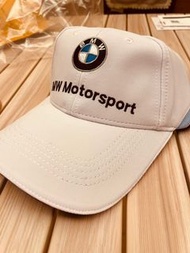 之前買車附贈的BMW原廠帽子一黑一白～用不到故出售