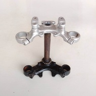 SEGITIGA ATAS BAWAH DT100 DT 125 ORIGINAL COPOTAN FORK SEGITIGA SHOK DEPAN DT 100 SEKEN ORIGINAL
