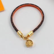 LV 老花真皮圓餅包手鍊