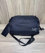 全新🌸 Arcteryx Heliad 單肩斜背包 男女通用 黑色
