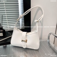 Taiwan Out Underarm Bag Female Large Capacity 2025 Niche Design High-End Feeling Autumn Winter Versa