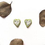 | 茷 | 耳針 | #187 | 手刺繡綠色愛心珠繡耳環