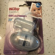 原價100元 nuby 全矽膠 乳指牙刷 指套型乳牙刷  寶寶去除舌苔、清潔乳牙 非 Piyo 黃色小鴨 小獅王辛巴 Richell 日本利其爾TLI 日本EDISON sillymann 賣 二手 