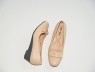 รองเท้าเเฟชั่นผู้หญิงเเบบคัชชูส้นเตี้ย No. 688-72 NE&amp;NA Collection Shoes