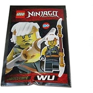 LEGO Ninjago: Teen Wu (dalam pakaian Penyamaran Pemburu Naga) bersama Tongkat Pertempuran