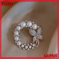 PDBH Fashion Store เข็มกลัดแฟชั่นสำหรับผู้ชายและผู้หญิงเข็มกลัดติดเข็มกลัดผู้หญิงเสื้อโค้ทเสื้อสเวตเตอร์สุดหรูเข็มกลัดปาร์ตี้งานแต่งงานเข็มกลัดประดับตัวอักษรราชาเข็มกลัดเครื่องประดับของขวัญไข่มุก