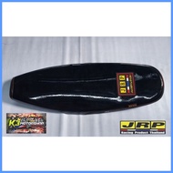 ✳ ❤️ ♧ JRP FLAT SEAT GLOSSY CARBON RUBBERIZED LOGO MIO/MIOI125/CLICK/BEAT/AEROX/NMAX/ADV/RAIDER150/