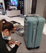 rimowa essential cabin size 21"