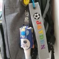 M52-訂製刺繡姓名吊牌 姓名飄帶 鑰匙圈 拉鍊扣 書包吊牌 學生必