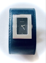 GUCCI 古著皮手鐲式7800L 黑色石英女士腕錶 / GUCCI Vintage Leather Bangle 7800L Black Quartz Ladies Watch