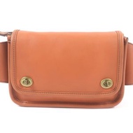 COACH 70722 棕色全皮翻蓋斜背腰包，ブラウン極佳。推薦男士使用。