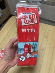 雀巢 nestle 牛奶公司鮮牛奶 dairy farm 牛奶盒造型筆袋 化妝袋 收納袋 可愛小物袋 拉鍊袋 小手袋 筆袋 多功能袋子 pencil case cosmetic bag travel 