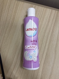 Lactacyd Soft & Silky 女性 衛生 清潔液 護理液250ml