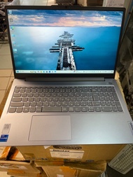 Lenovo Ideapad Slim 3 i7 13620H 16GB Ram 512GB ssd 15.6 inch Win11 64Bits
