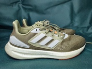 Adidas Pureboost 22 跑步鞋