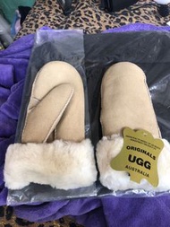 UGG 原裝羊皮無指手套