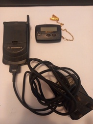 好多好多年前motorola手提電話 摺機 加call機一個 連埋叉電 GSM 年代的東西