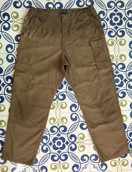 กางเกงคาร์โก้ กางเกงคาร์โก้ กางเกงคาร์โก้ 6 กระเป๋า 511.แบรนด์เนม USA  Size 34X3ุ0 Made in Cambodia 35%cotton 65%polyester มือสอง ขายตามสภาพ แบรนด์แท้มือ2 ถูกชัวร์