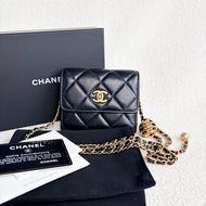 🌷帶保卡！ Chanel 香奈兒 22S 核桃球Mini WOC 鏈條包 黑金羊皮
