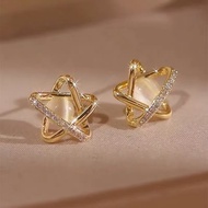 Diamond-encrusted cat's eye star stud earrings are elegant simple and exquisite