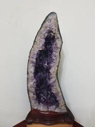 天然巴西紫水晶洞，觀音形象，50公斤重，誠可小議
